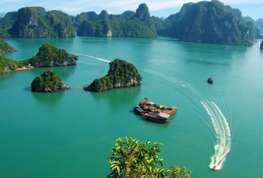 Hanoi - Halong - Baia di Bai Tu Long/ Baia di Lan Ha (B, L, D)