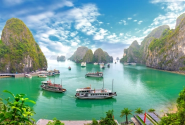 Hanoi - Halong - Baia di Bai Tu Long/ Baia di Lan Ha (B, L, D)