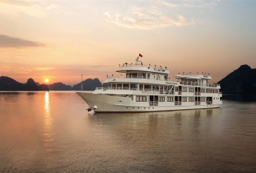 Halong - Hanoi - Volo per Hue (B, L)