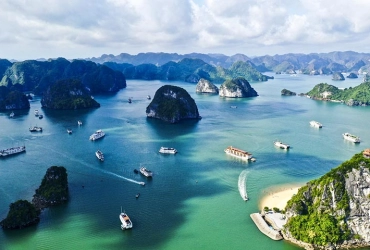 Hanoi - Halong (B, L, D)