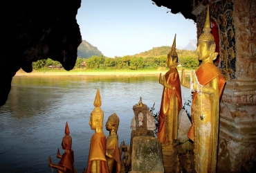 Luang Prabang - Crociera sul Mekong fino alle grotte di Pak Ou (B, L, D)