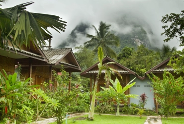 Discesa in montagna a Nong Khiaw (B, L, D)