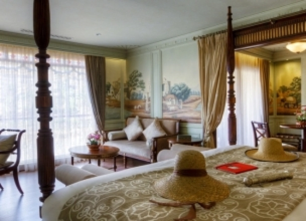 Phnom Penh (L, D)