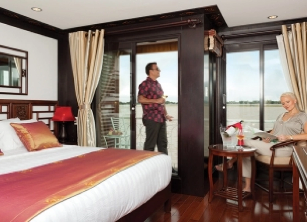 Oudong – Kampong Tralach – Phnom Penh (B, L, D)