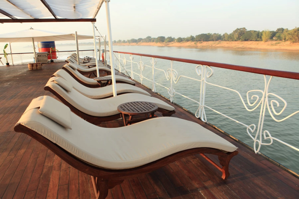 Kampong Cham (Mekong) - Kampong Chhnang (Tonle) (B, L, D)