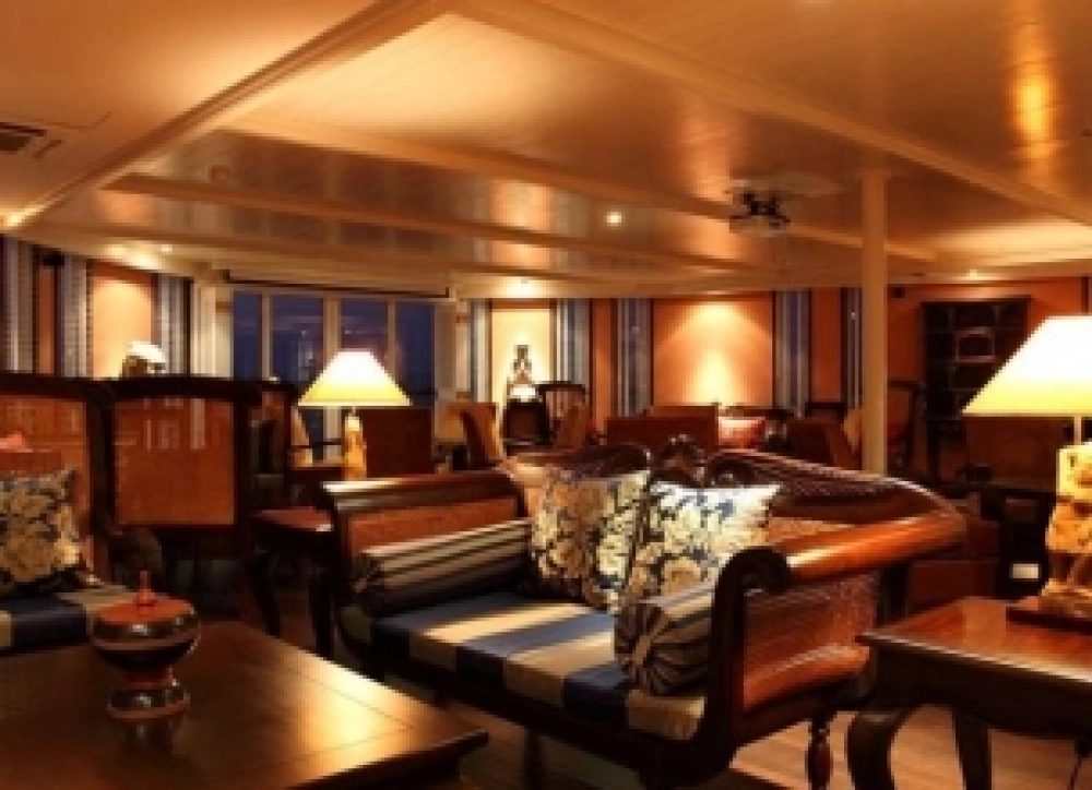 Tan Chau – Attraversamento della frontiera – Phnom Penh (B, L, D)