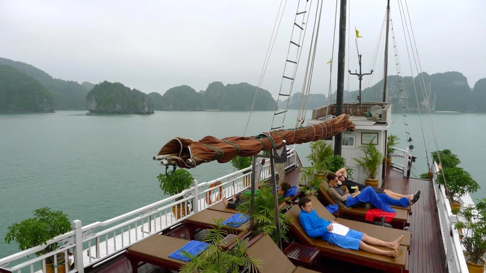 Thien Canh Son – Village de pêche de Vung Vieng – Port d’Hon Gai - Hanoi (B,L)