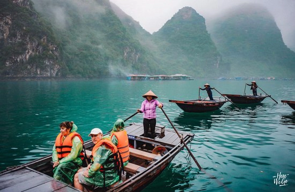 Hanoi - Baie d’Ha Long (L, D)