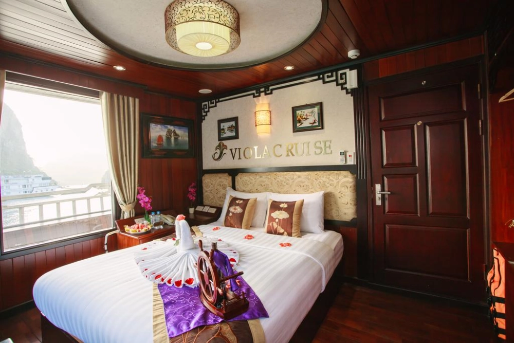 Baie d’Ha Long – Grotte de Sung Sot - Hanoi (B, L)