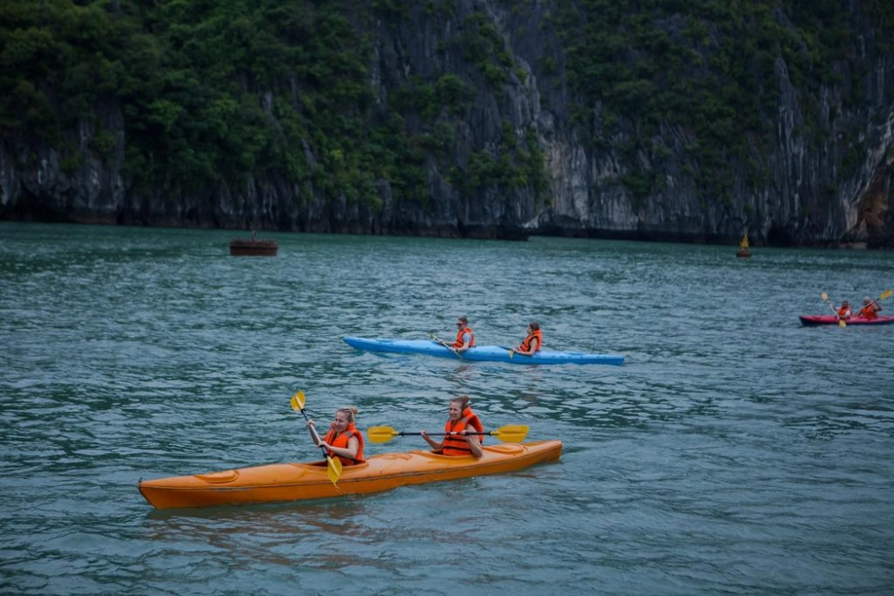 Baia d’Ha Long -Hanoi (B)