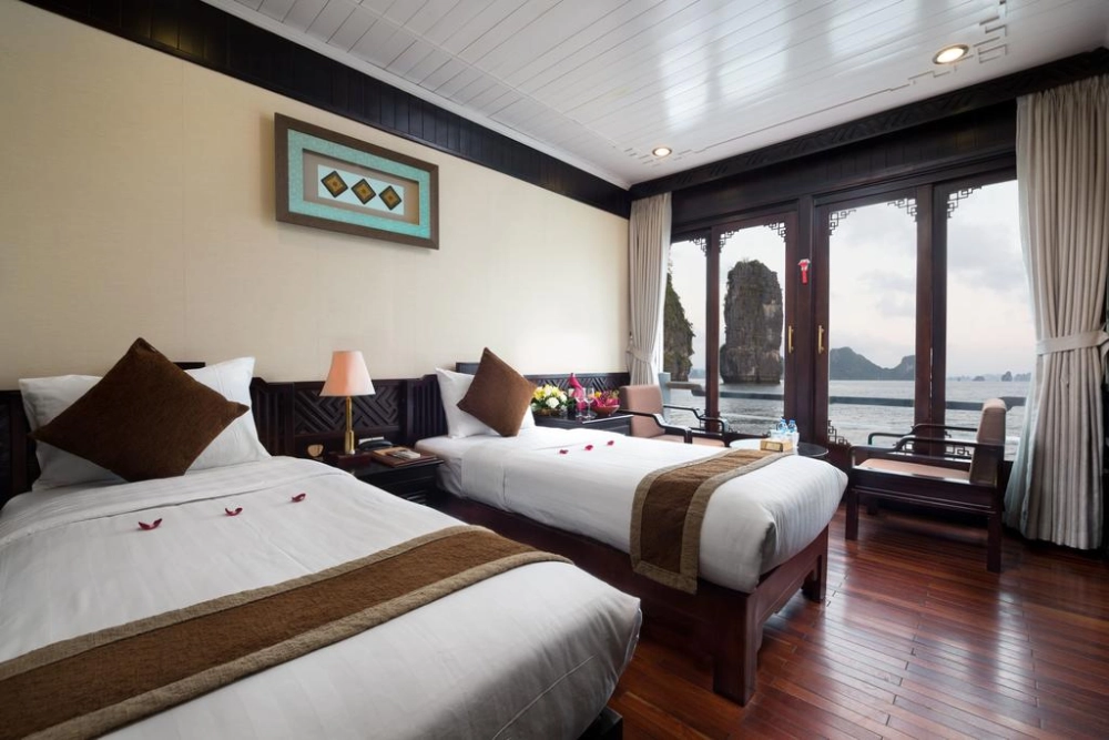 Hanoi – Baie d’Ha Long (L, D)