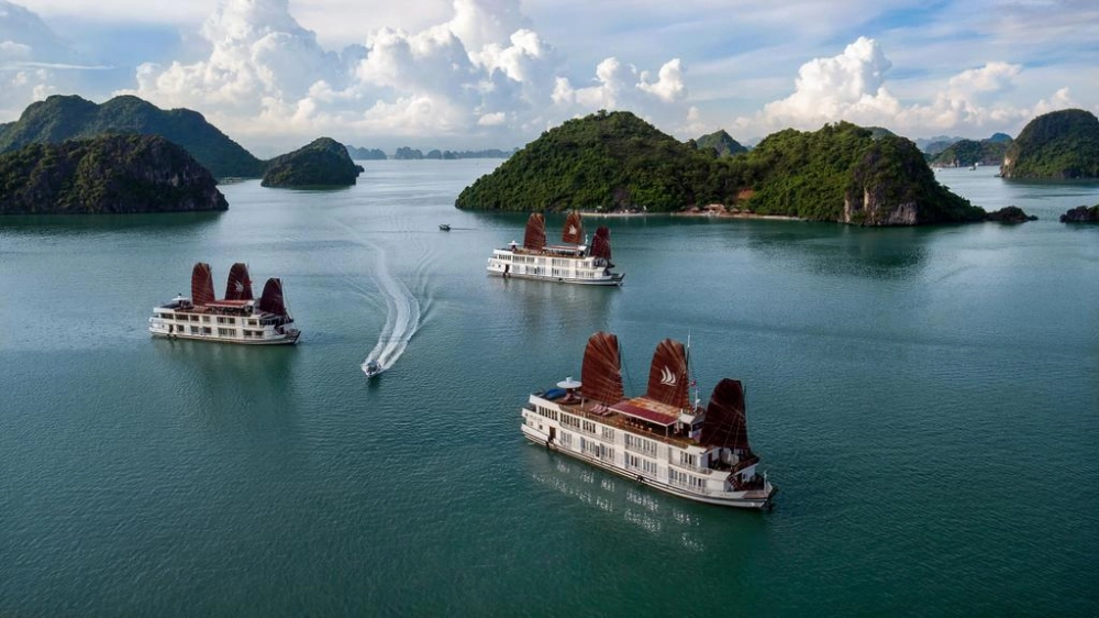 Baie d’Ha Long - Hanoi (B, L)