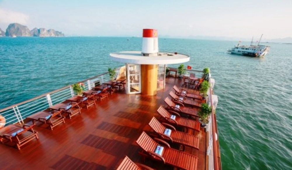 Baie d’Ha Long - Hanoi (B,L)