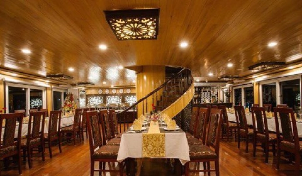 Baie d’Ha Long – Kayak (B, L, D)