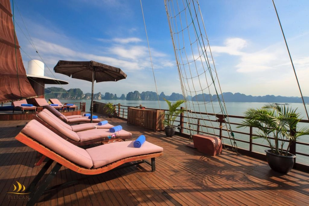 Baia d’Ha Long - Hanoi (B, L)