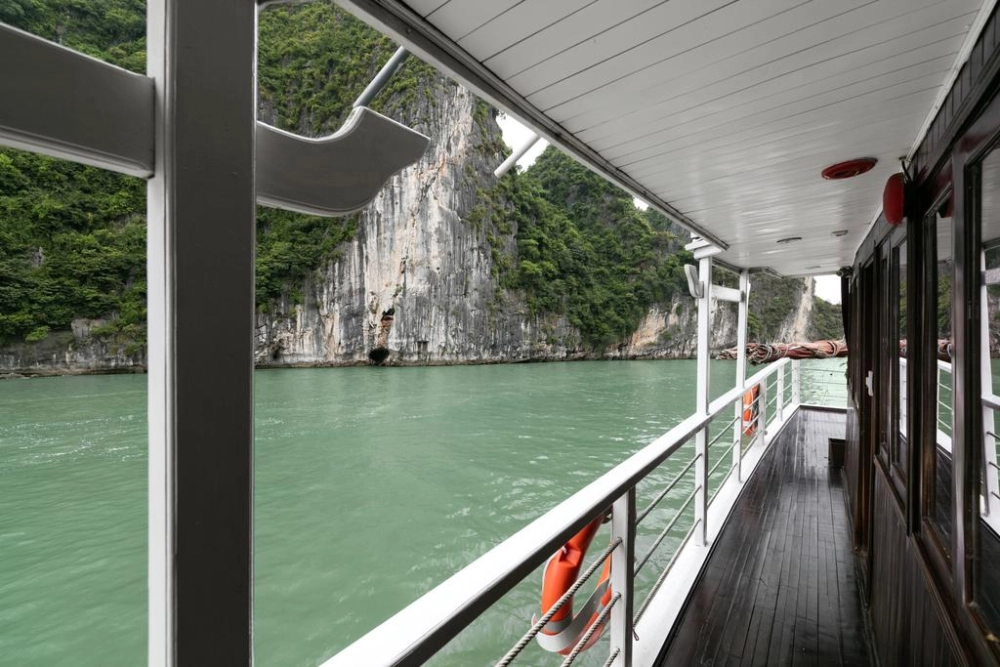 Hanoi -  Baia d’Ha Long (L, D)