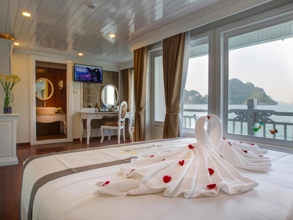Hanoi – Baie de Bai Tu Long (L, D)