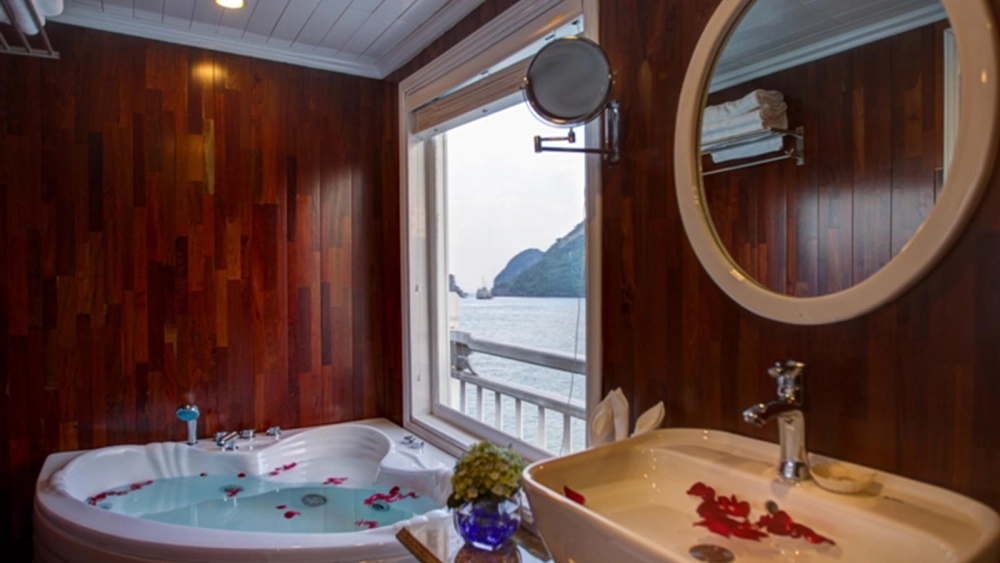 Thien Canh Son - Baie d’Ha Long – Hanoi (B, L)