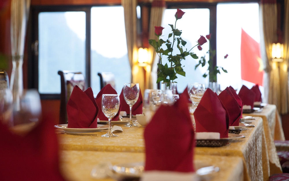 Baie d'Halong - Toute la journée (B, L, D)