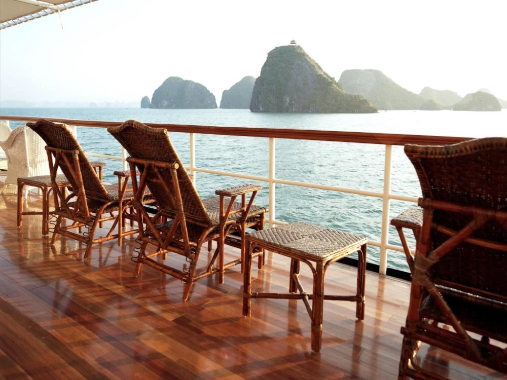 Baia d'Halong (B, L, D)