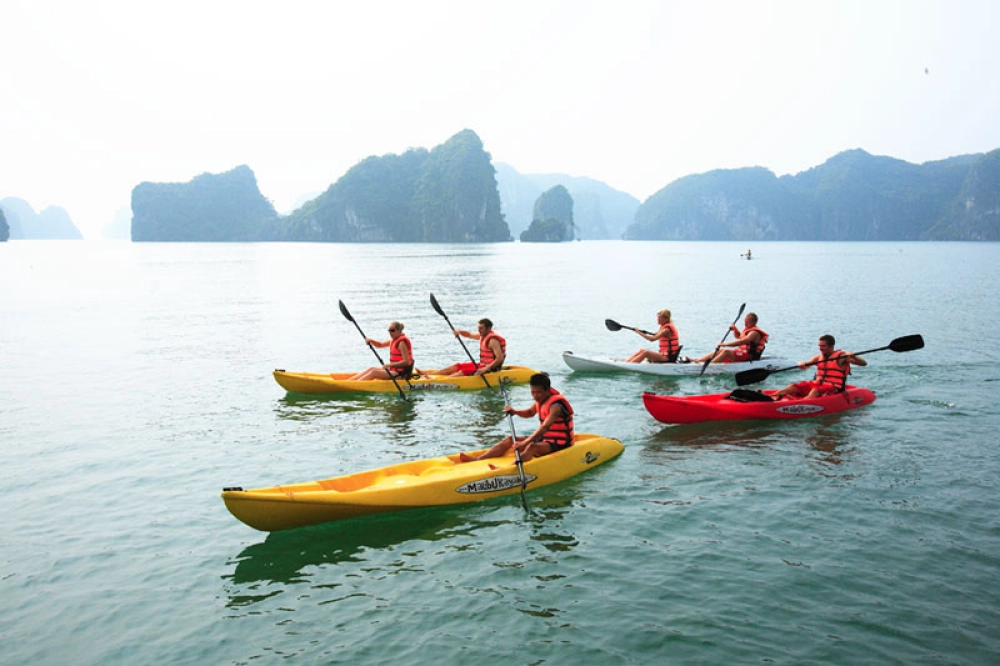Exploration de la Baie d’Halong – Thien Canh Son – Cap La (L, D)