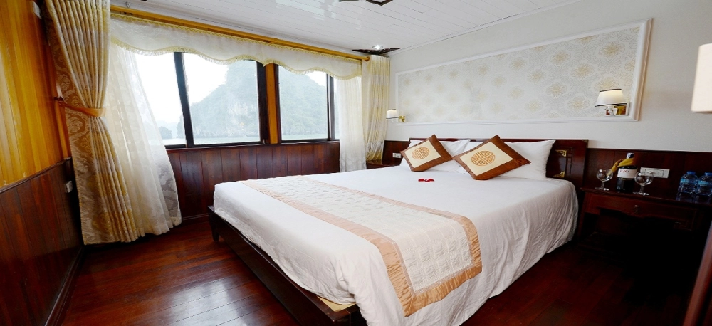 Baia d’Ha Long (B, L, D)