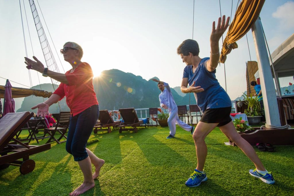 Hanoi -  Baia d’Ha Long (L,D)