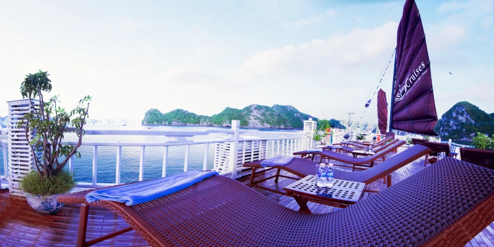 Hanoi – Baie de Bai Tu Long – Grotte du Sombre et de la Lumière (L, D) 