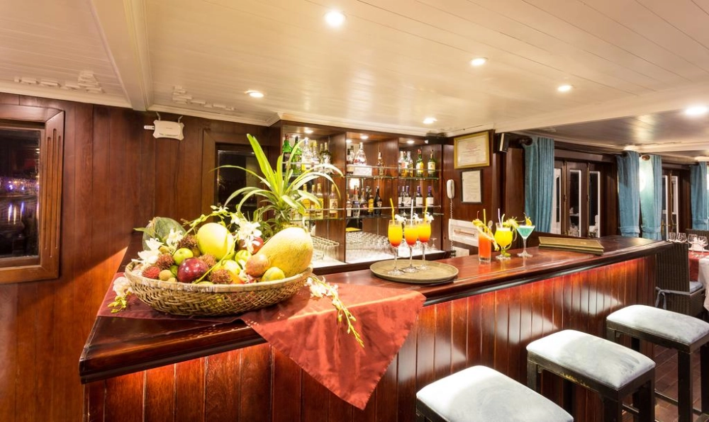 Baia d’Ha Long – Baia di Lan Ha (B, L, D)