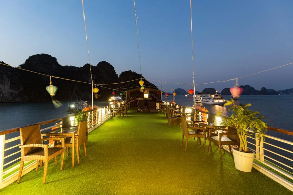 Baie d’Ha Long – Baie de Lan Ha (B, L, D)