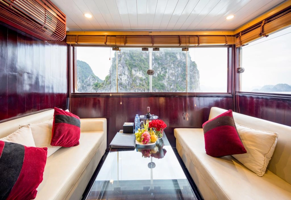 Baie d’Ha Long– Hanoi (B, L)