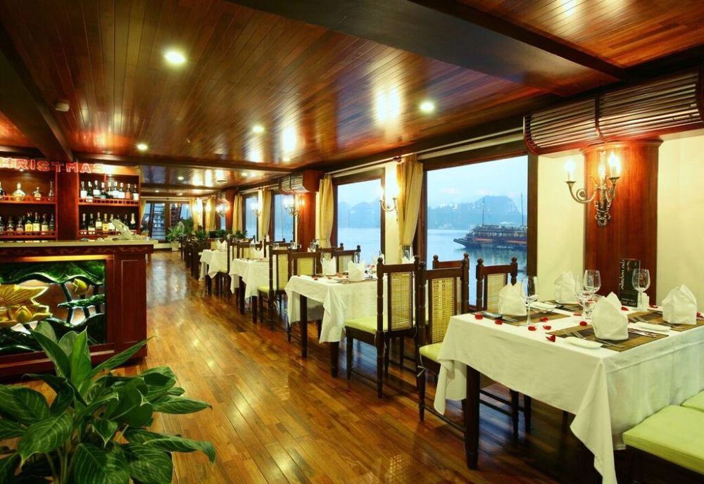 Baie d’Halong (B, L, D)