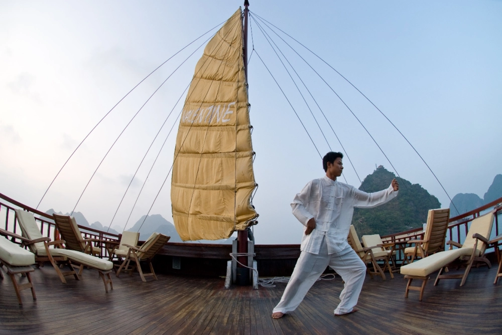 Hanoi – Baie d’Halong (L, D)