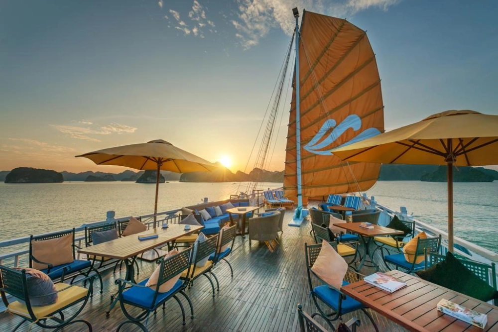 Hanoi – Baia d’Ha Long (L, D)