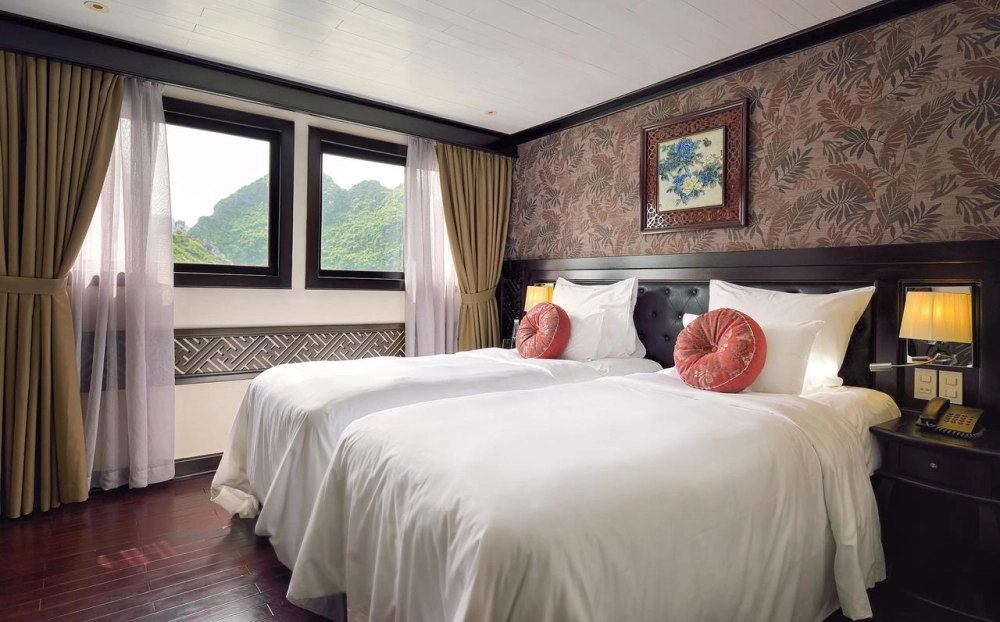 Baia d’Ha Long (B, L, D)