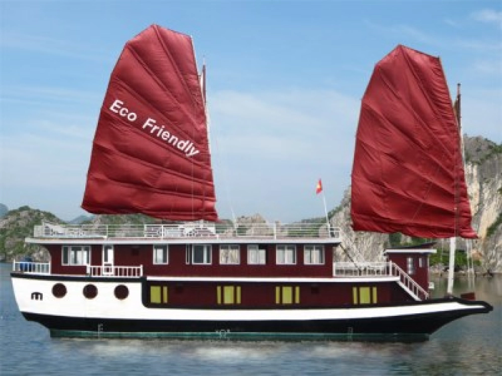 Hanoi- Baies d’Halong (L, D)