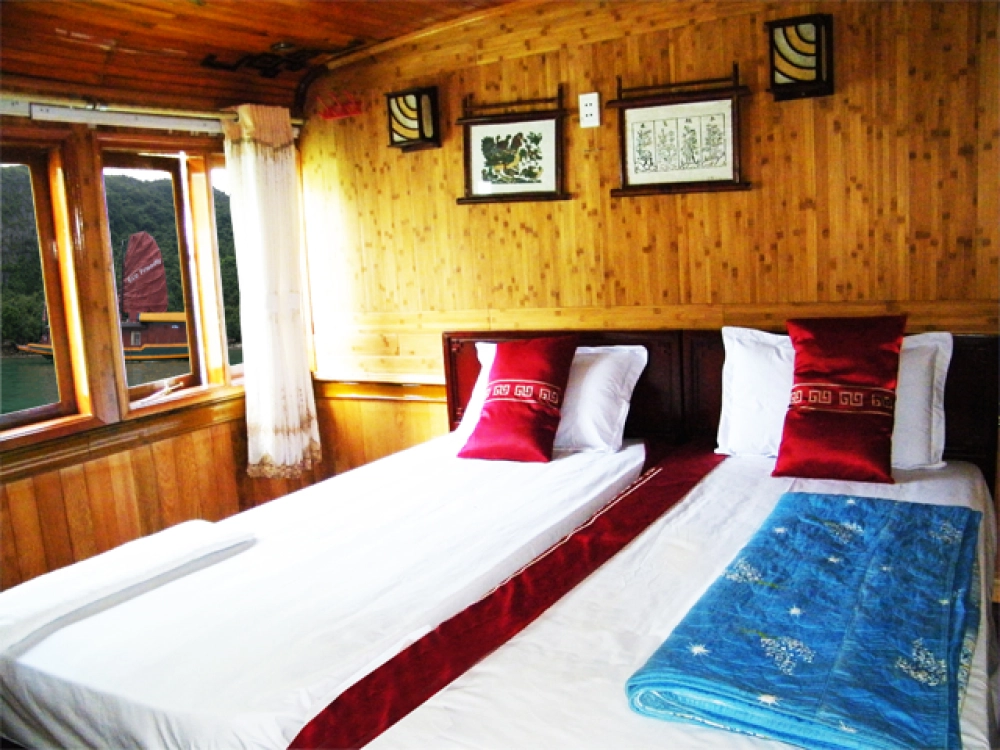 Baie d’Halong – Hanoi (B, L)