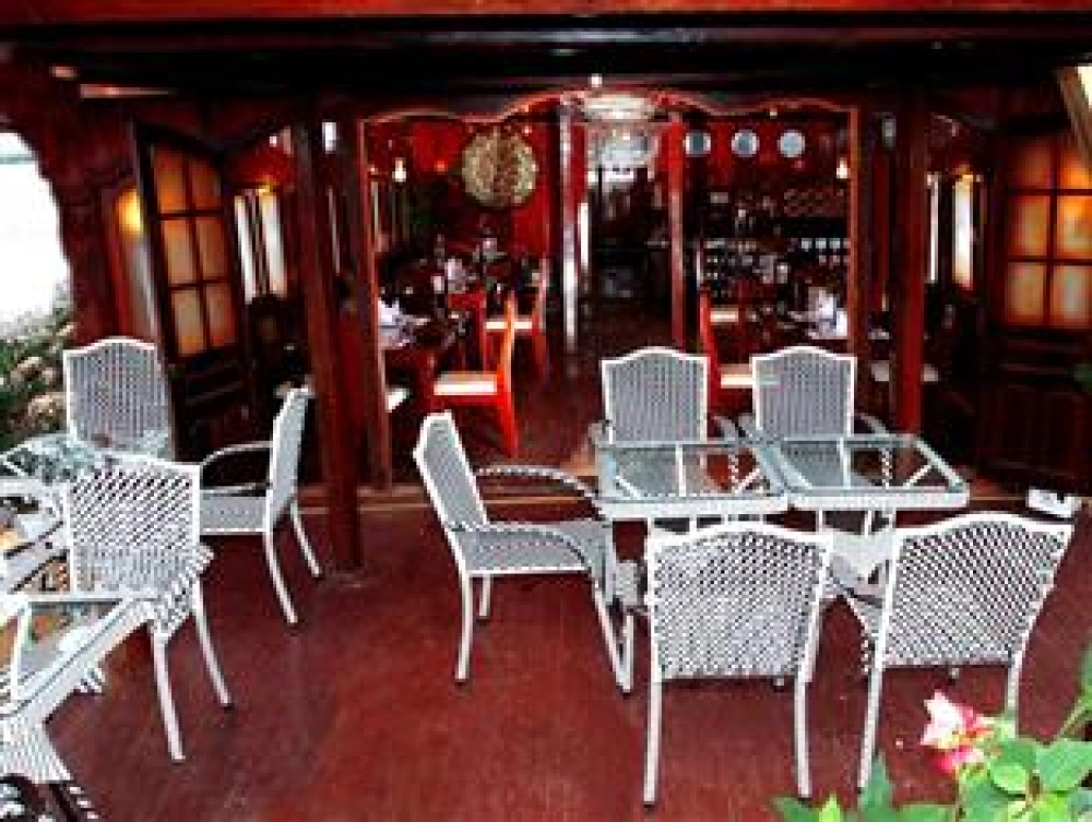 Port d’Hon Gai – Baie de Bai Tu Long– Grotte de Thien Canh Son (L, D)