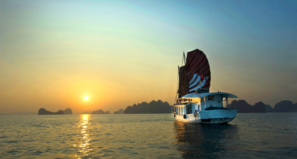 Baie d’Ha Long - Bai Tu Long (B, L, D)