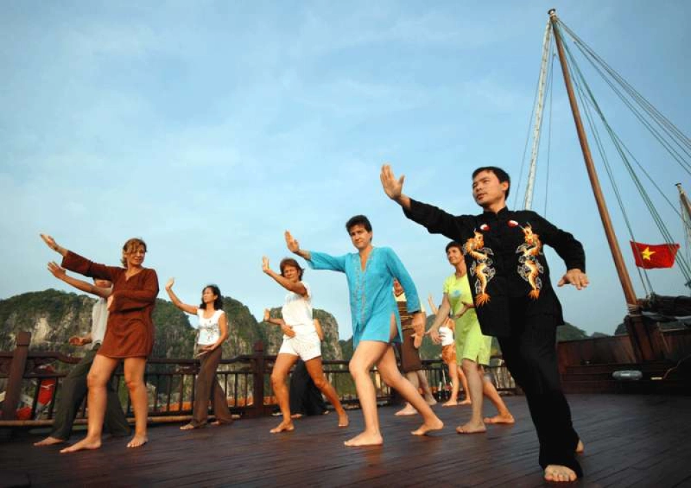 Baie d’Ha Long (B, L, D)