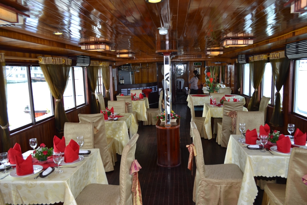 Hanoi – Baie d’Ha Long – Baie de Bai Tu Long (L,D)