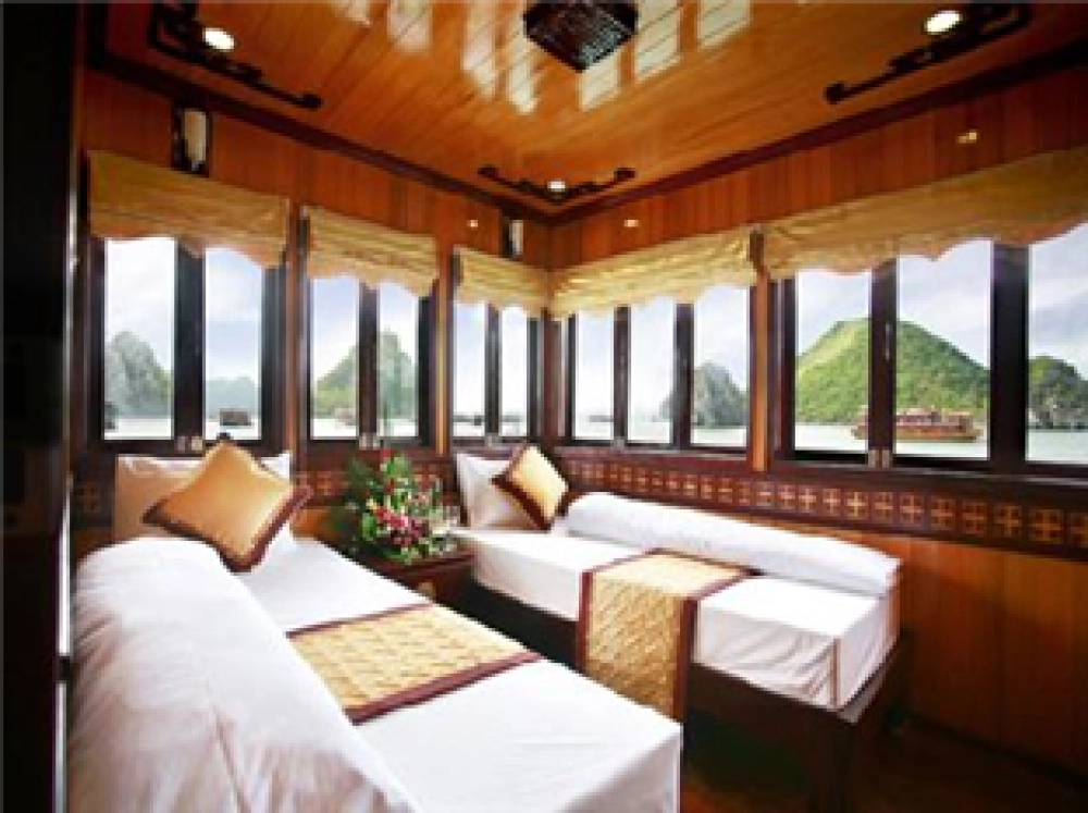 Baie de Bai Tu Long – Baie d’Ha Long – Hanoi (B, L)