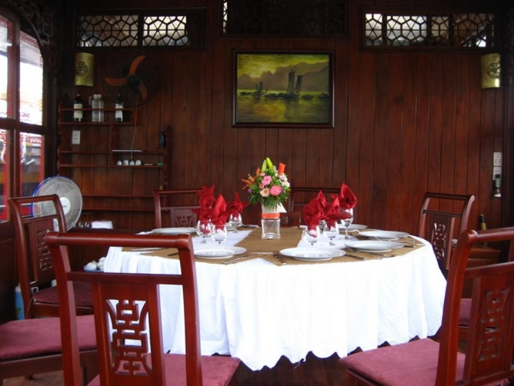 Cat Ba - Hanoi (B, L)