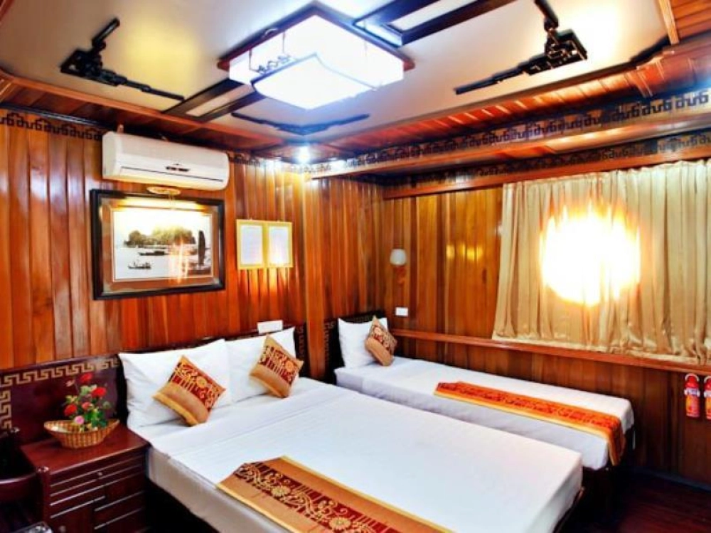 Baie de Bai Tu Long – Grotte de Sung Sot – Baie d’Ha Long - Hanoi (B, L)
