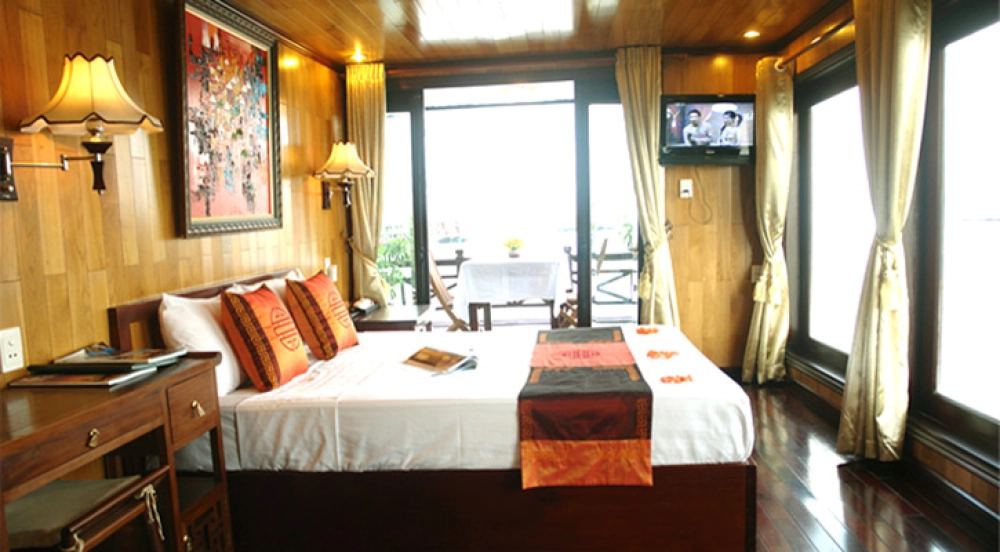 Baia d’Ha Long (B, L, D)