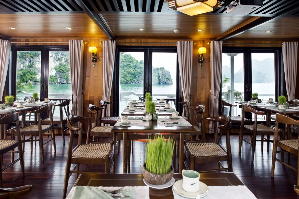 Hanoi – Baia d’Ha Long (L, D)