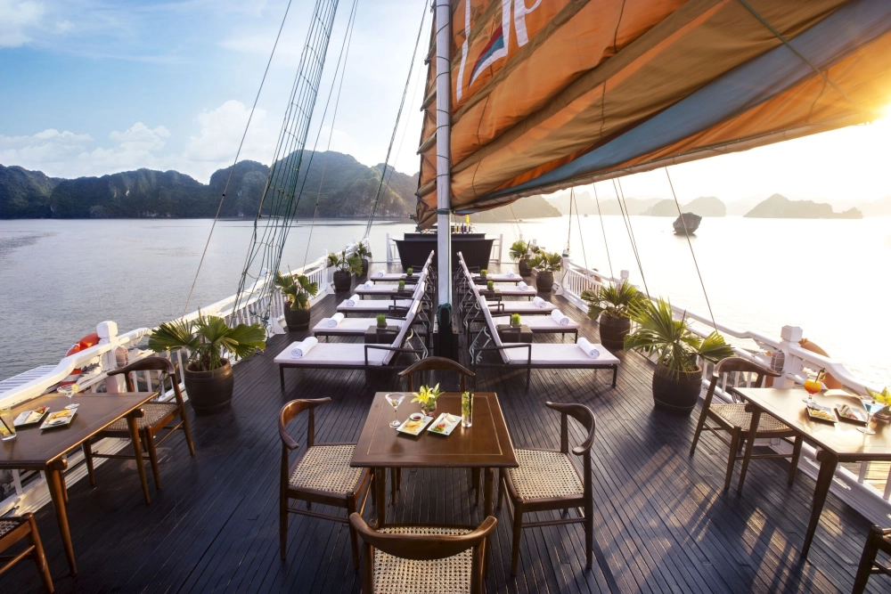 Baia d’Ha Long – Hanoi (B)