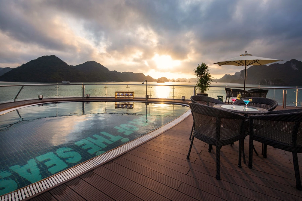 Baie d'Halong - Hanoi (B,L)