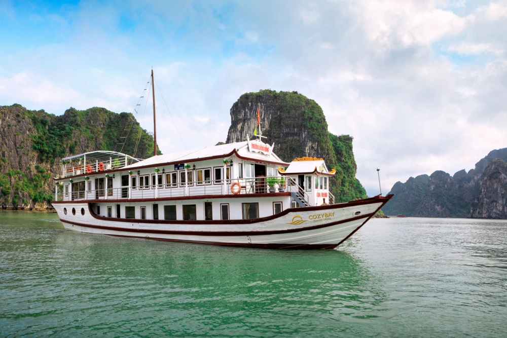 Jour 2 : Baie d'Halong - Hanoi (B,L)