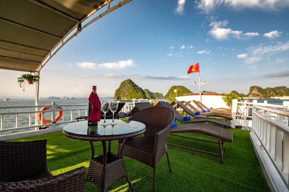 Jour 2 : Baie d'Halong - Hanoi (B,L)
